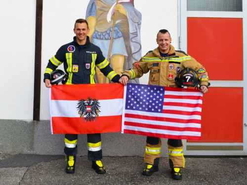Martin und Thomas sind bereit, sich mit den besten Feuerwehrmännern der Welt zu messen!
